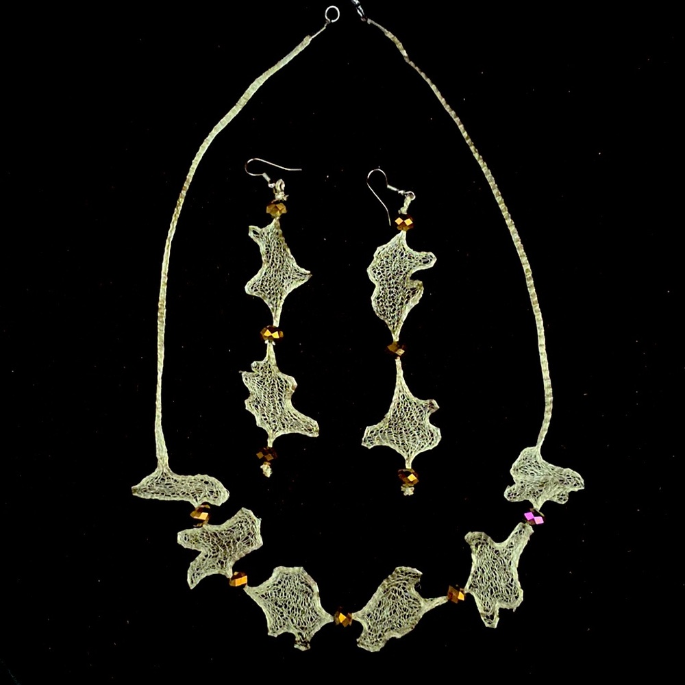 DELICATE HANDMADE EARRINGS & NECKLACE